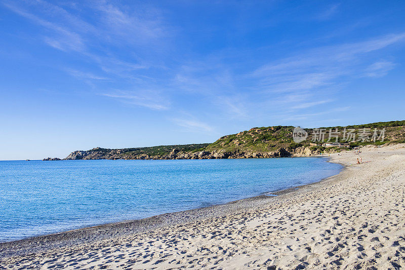 Spiaggia La Liccia是撒丁岛北部一个偏远而宽阔的海滩